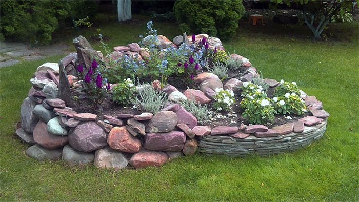 Создаем великолепные клумбы из подручных материалов