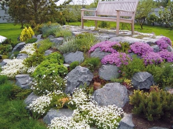 Создаем великолепные клумбы из подручных материалов