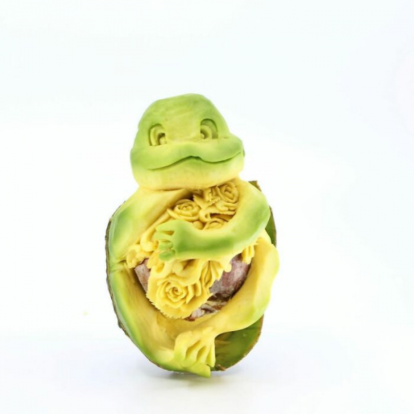 Восхитительные резные шедевры из авокадо от мастера по карвингу