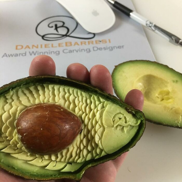 Восхитительные резные шедевры из авокадо от мастера по карвингу