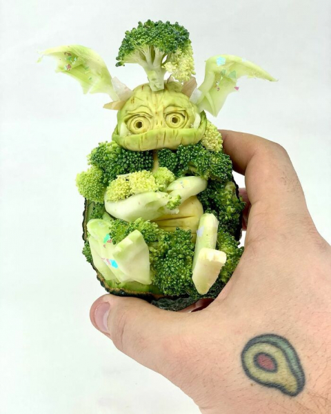 Восхитительные резные шедевры из авокадо от мастера по карвингу