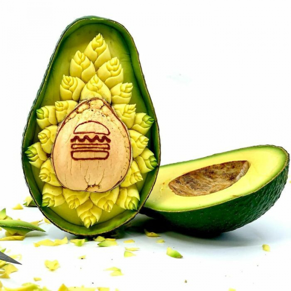 Восхитительные резные шедевры из авокадо от мастера по карвингу