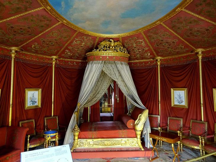 Замки Франции возле Парижа: 10 самых интересных роскошных сооружений