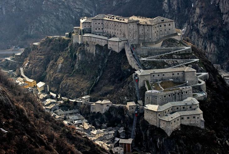 10 самых красивых замков Италии