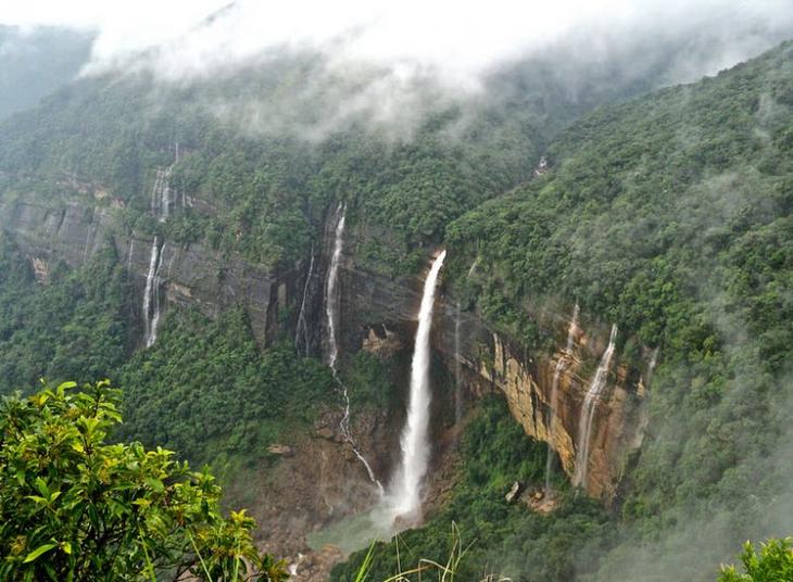 10 самых впечатляющих водопадов Индии, привлекающих особое внимание туристов