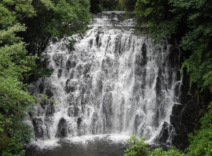 10 самых впечатляющих водопадов Индии, привлекающих особое внимание туристов