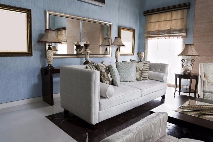 15 идей стильного оформления стены за диваном, которые добавят изюминку в интерьер гостиной