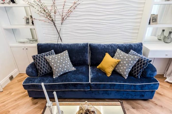 15 идей стильного оформления стены за диваном, которые добавят изюминку в интерьер гостиной