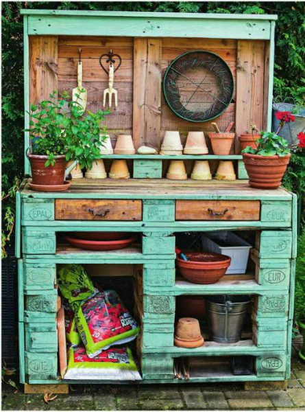 17 полезнейших поделок для дачи и сада, которые сможет сделать каждый