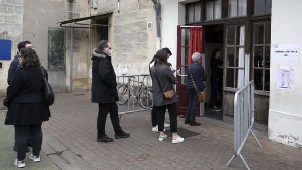 Макрон или Ле Пен: с чем Франция подошла ко второму туру президентских выборов