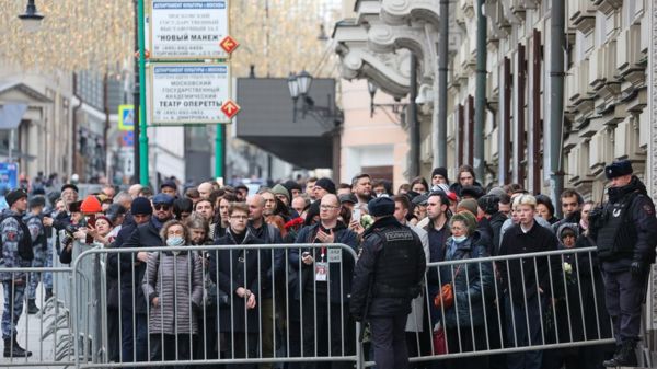 Колонный зал, ордена на подушечках, большой портрет. Государственные похороны Жириновского
