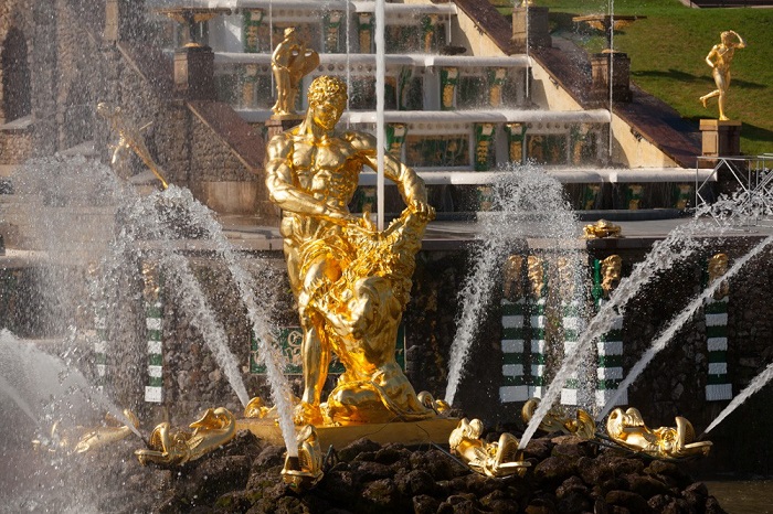 6 малоизвестных, но любопытных фактов об уникальной системе фонтанов в Петергофе