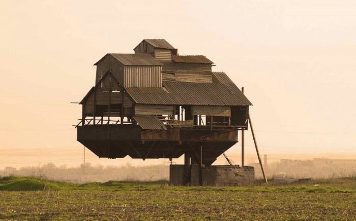 8 зданий, которые бросают вызов законам физики и захватывают дух у прохожих