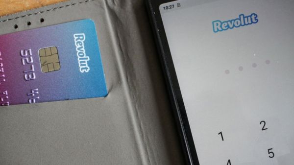 Токсичные до последней копейки: у россиян начались проблемы в европейских банках