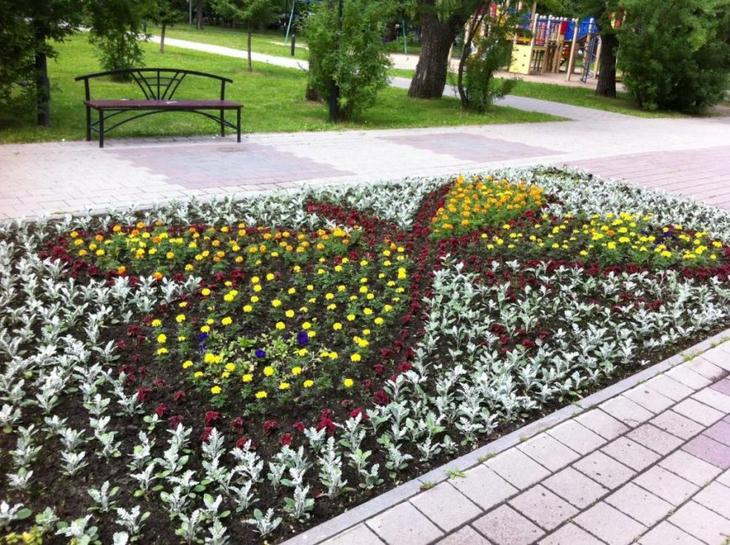 Клумба непрерывного цветения: украшение сада на все сезоны