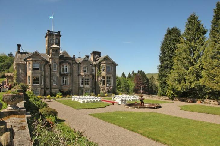 15 потрясающих старинных замков, в которых можно пожить, и это не шутка