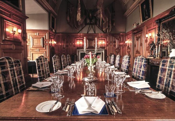 15 потрясающих старинных замков, в которых можно пожить, и это не шутка