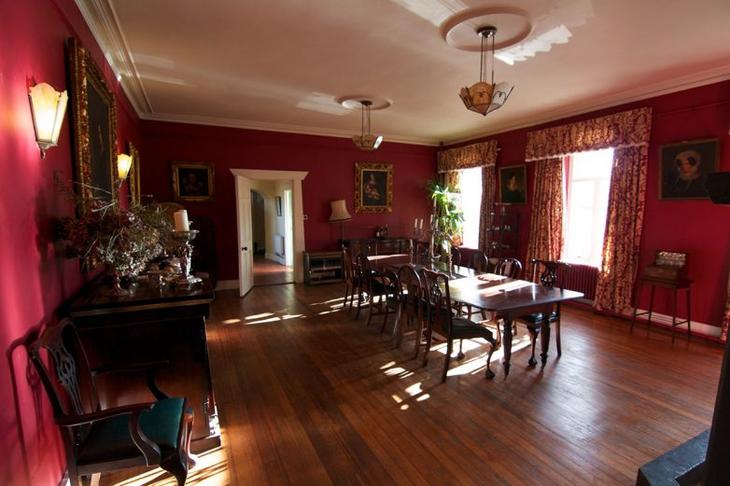 15 потрясающих старинных замков, в которых можно пожить, и это не шутка