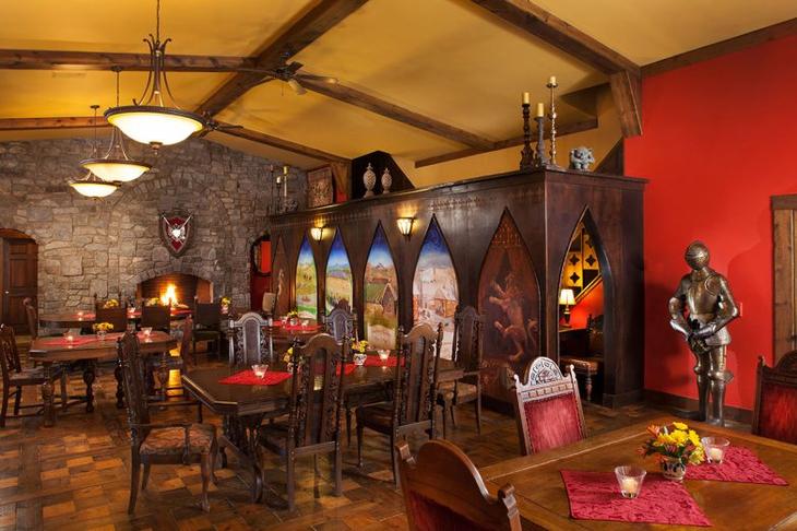 15 потрясающих старинных замков, в которых можно пожить, и это не шутка