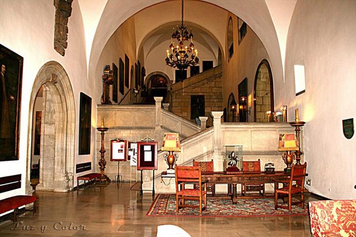 15 потрясающих старинных замков, в которых можно пожить, и это не шутка