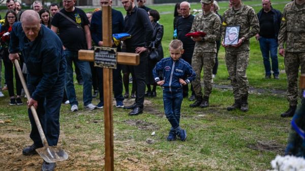 Война в Украине, день 84-й: суд над российским военным, 9 млрд евро для Украины и новые цифры погибших