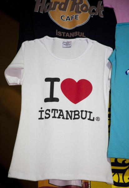 9 самых бесполезных трат в путешествиях, которые совершают примерно все