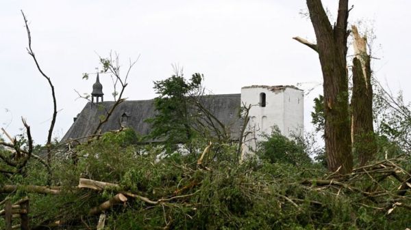 Мощный торнадо на западе Германии: сильные разрушения и 43 пострадавших