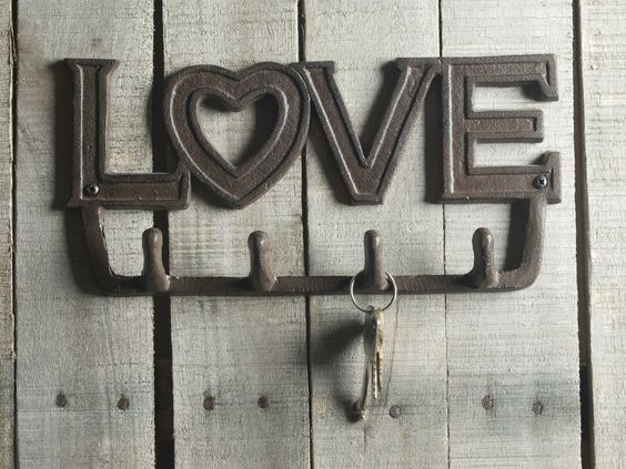 Ключница настенная: оригинальные идеи дизайна