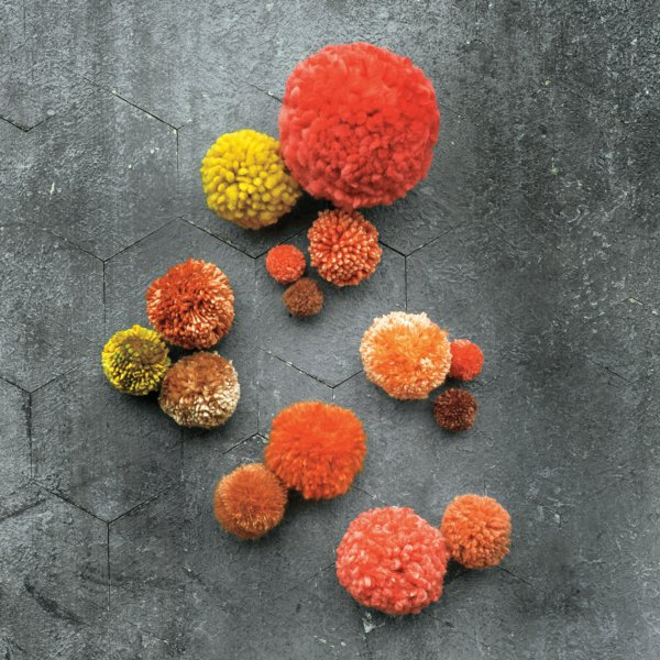 Мастер-класс: как сделать ковер из помпонов своими руками