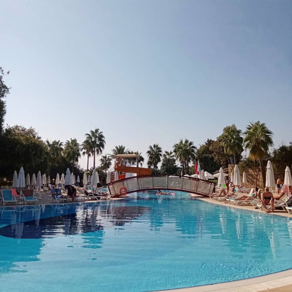 «На всем пытаются экономить»: россиянка делится отзывом об отдыхе в Турции