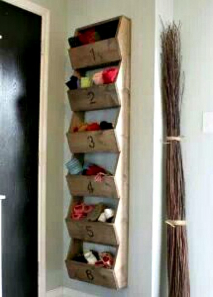 Пни, коряги, доски и ветки в интерьере