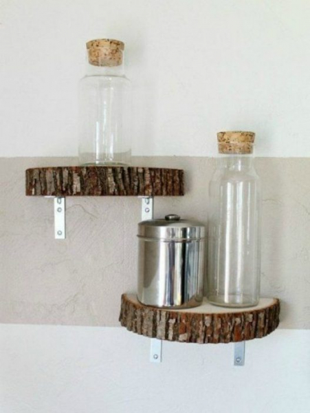 Пни, коряги, доски и ветки в интерьере