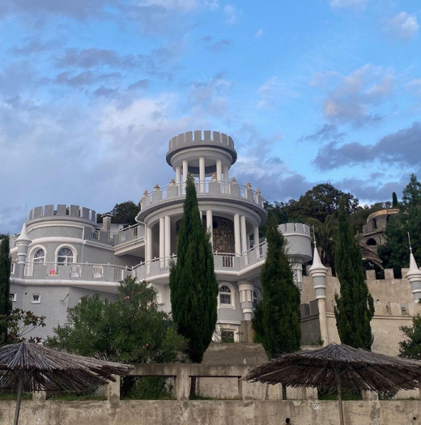 «Привет из лихих 90-х»: туристка делится впечатлениями от отдыха в Абхазии