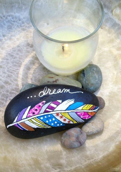 Рисование на камнях или роспись садовых камней