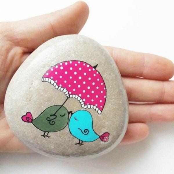 Рисование на камнях или роспись садовых камней