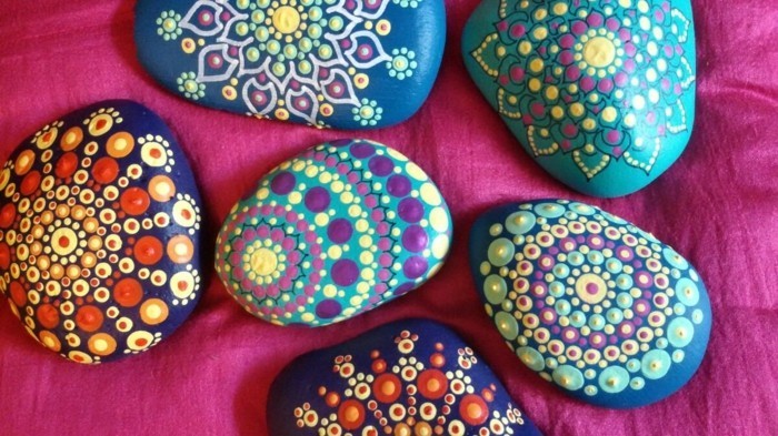 Рисование на камнях или роспись садовых камней