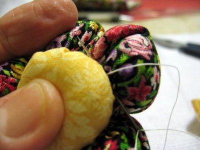 Шьем сами держатель для салфеток в технике йо-йо