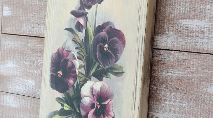 Техника декупажа стен: этапы выполнения и применение в разных комнатах