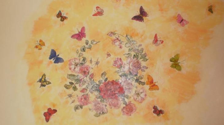 Техника декупажа стен: этапы выполнения и применение в разных комнатах