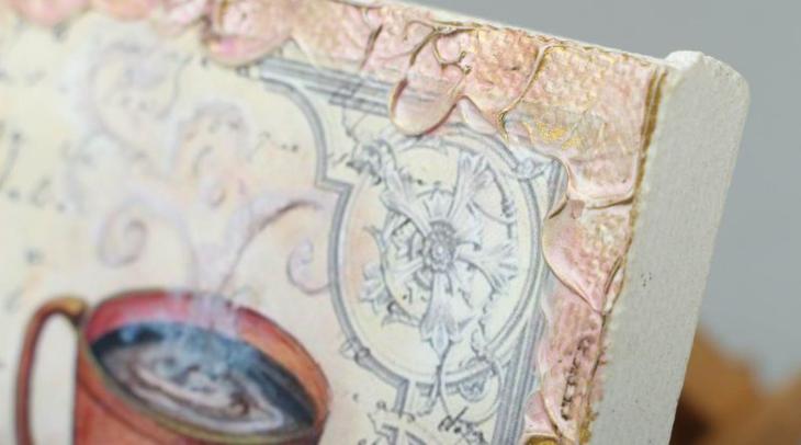 Техника декупажа стен: этапы выполнения и применение в разных комнатах