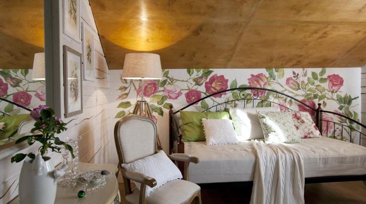 Техника декупажа стен: этапы выполнения и применение в разных комнатах