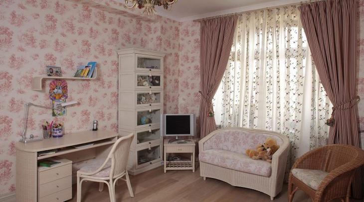 Техника декупажа стен: этапы выполнения и применение в разных комнатах