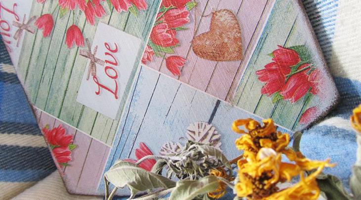 Техника декупажа стен: этапы выполнения и применение в разных комнатах