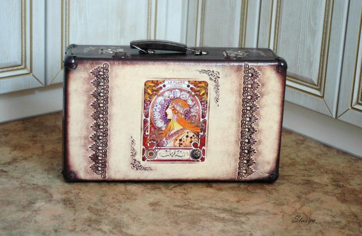 Техника декупажа стен: этапы выполнения и применение в разных комнатах