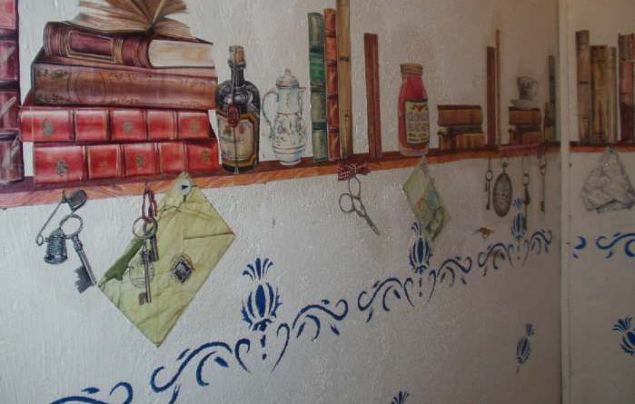 Техника декупажа стен: этапы выполнения и применение в разных комнатах