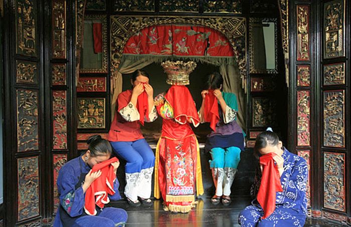 Зачем откармливают невест и другие странные и не всегда приятные свадебные традиции со всего мира