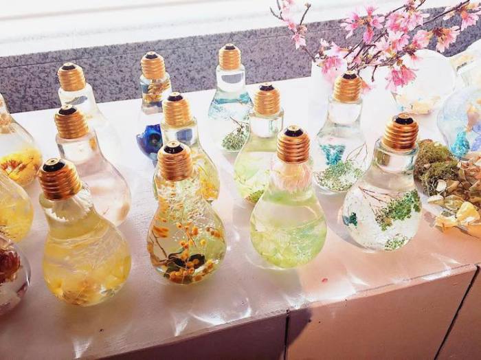 16 фотографий ярких букетов в стеклянных лампочках