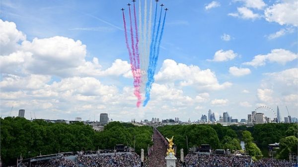 Четыре дня торжеств и гуляний: в Британии празднуют Платиновый юбилей королевы