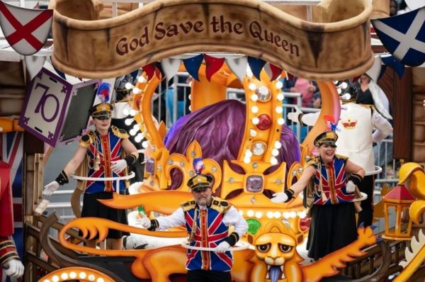Фото: красочный парад в честь Платинового юбилея королевы Елизаветы Второй