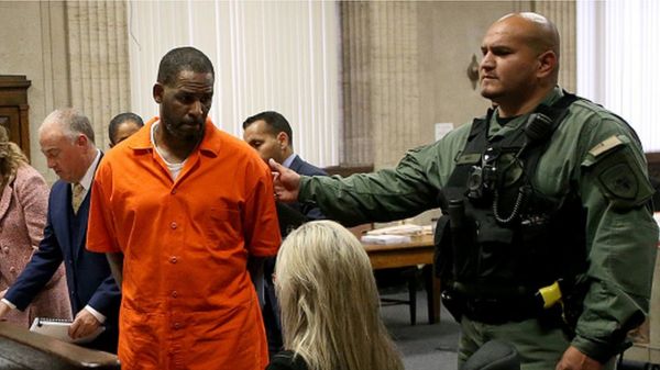 Певец R Kelly осужден на 30 лет за многолетние сексуальные домогательства и насилие